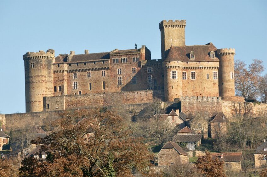 Château de Castelnau-Bretenoux (Lot) Chauves-souris habitantes des vieux murs remplis d'histoire