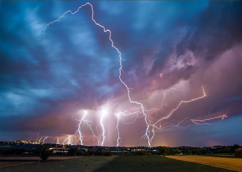 Pourquoi les orages font-ils des éclairs et du tonnerre ?