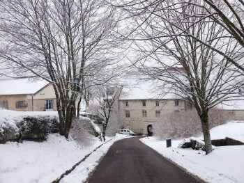 13 février 2013: Nick Derry sur les traces du tichodrome au cœur de la ville de Besançon enneigée. / © Julien Perrot