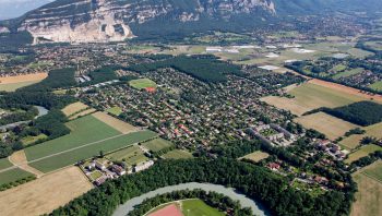 Veyrier, au cœur de l'agglomération franco-valdo-genevoise. L'une des communes partenaires des contrats corridors.