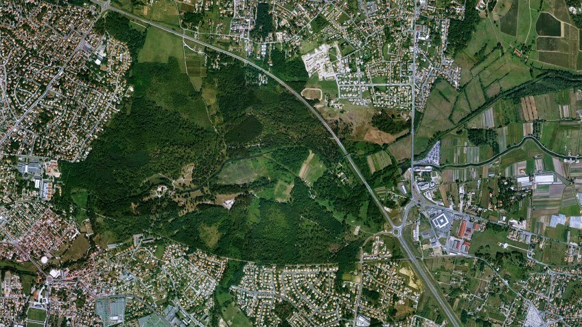 La vedette du film est le site des Sources, une enclave de nature préservée dans l'agglomération bordelaise.