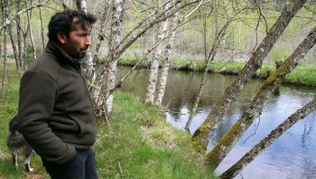 Stéphane Raimond au bord de « sa » rivière. Stéphane Raimond au bord de « sa » rivière.