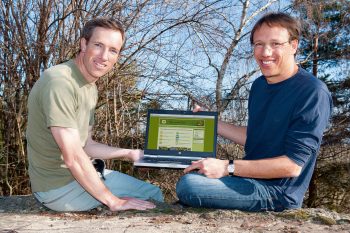 « lepido.ch se veut convivial, participatif, adapté au grand public mais également utile pour des observateurs confirmés. Avec les outils actuels, il est facile de réaliser son site internet ! »  Vincent (à gauche) et Michel Baudraz, mars 2012.