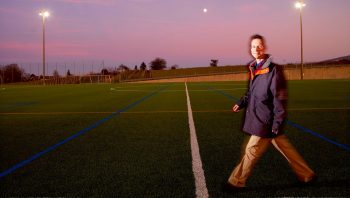 « Près d’un réverbère, abusées par une lumière qui ne décline jamais, les feuilles oublient de tomber à l’automne ! » 
Bernard Lugrin, Bernex, 
5 décembre 2011 « Près d’un réverbère, abusées par une lumière qui ne décline jamais, les feuilles oublient de tomber à l’automne ! » 
Bernard Lugrin, Bernex, 
5 décembre 2011