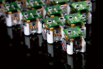 La robotique s'inspire des fourmis, insectes sociaux dotés d'une grande intelligence collective. La robotique s'inspire des fourmis, insectes sociaux dotés d'une grande intelligence collective.