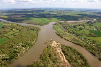 La saison froide gomme les plages graveleuses et les bancs de sable de la Loire. Jusqu'au printemps (photo), la force des crues du fleuve peut être impressionnante.  La saison froide gomme les plages graveleuses et les bancs de sable de la Loire. Jusqu'au printemps (photo), la force des crues du fleuve peut être impressionnante.