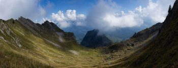 Le col de Jaman voit passer durant les saisons de migration quantités d'oiseaux. Le col de Jaman voit passer durant les saisons de migration quantités d'oiseaux.