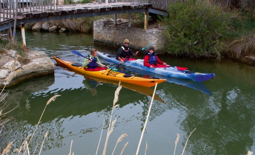 Mathieu Slaghenauffi transmet sa passion des milieux naturels méditerranéens depuis son kayak. Mathieu Slaghenauffi transmet sa passion des milieux naturels méditerranéens depuis son kayak.