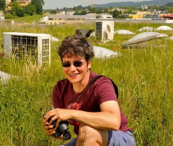 Nathalie Baumann : « Le potentiel de végétalisation des toitures est énorme. Ces surfaces joueront sans doute à l'avenir un rôle 
essentiel pour la protection 
de la nature. »  Nathalie Baumann : « Le potentiel de végétalisation des toitures est énorme. Ces surfaces joueront sans doute à l'avenir un rôle 
essentiel pour la protection 
de la nature. »