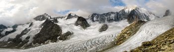 Vue panoramique au mois de septembre 2010 sur l'aiguille d'Argentière et le glacier de Saleina (VS), particulièrement déneigé.  Vue panoramique au mois de septembre 2010 sur l'aiguille d'Argentière et le glacier de Saleina (VS), particulièrement déneigé.