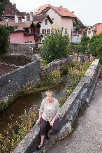« Le déclin des papillons n'est pas une fatalité. Dans un jardin, sur un balcon, des gestes simples peuvent faire revenir beaucoup d'entre eux. »
Thérèse Schwab
Saint-Blaise (Neuchâtel),
11 août 2010. Agir sous le signe du hérisson