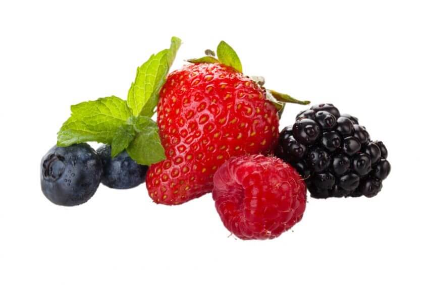 Quelques fruits frais de l'été Aromatisez vos glaçons avec les fruits de l'été