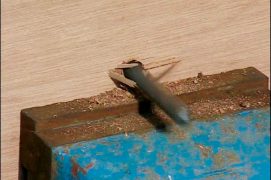 Marquez le centre de chacune de ces 6 planchettes, puis percez en ce centre un trou avec une mèche de 7 mm de diamètre.