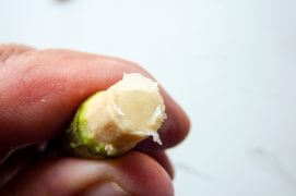 Ce sera votre projectile. Renouvelez la même opération de l’autre côté. Cette deuxième rondelle sera poussée par votre poussoir, ce qui comprimera l’air et expulsera votre projectile.