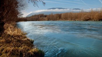 En janvier, le Rhône a un débit de 330 m3/s. En janvier, le Rhône a un débit de 330 m3/s.