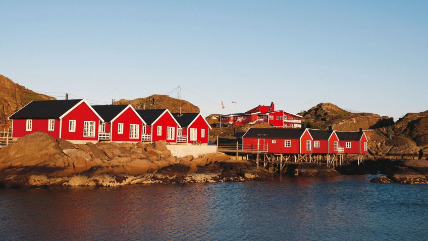 maison rouge pilotis