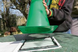 Posez le cône dessus.