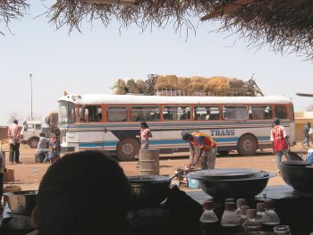Sur la route entre Kassa et la Lorraine.  / © Jérôme Gremaud