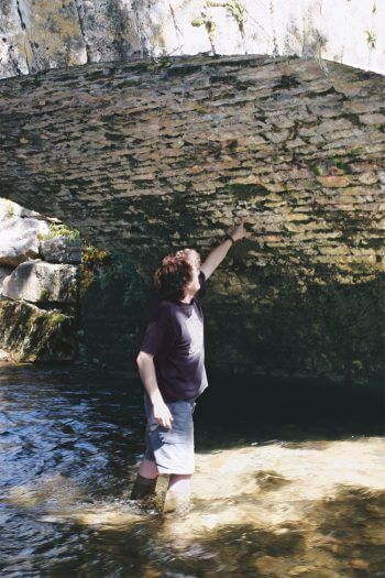 Le pont des Isles, en aval de Baume-les-Messieurs, abrite une vingtaine de murins de Daubenton.  Chauves-souris sous les ponts de pierre - La Salamandre