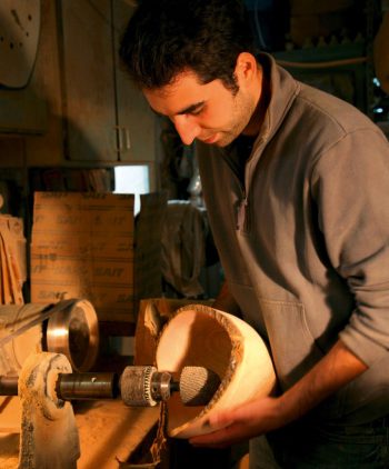 Guillaume Dubosq,
ébéniste d’art spécialisé dans le bois d’olivier, à Tourrettes-sur-Loup (Alpes-Maritimes)
Olivier passion - La Salamandre