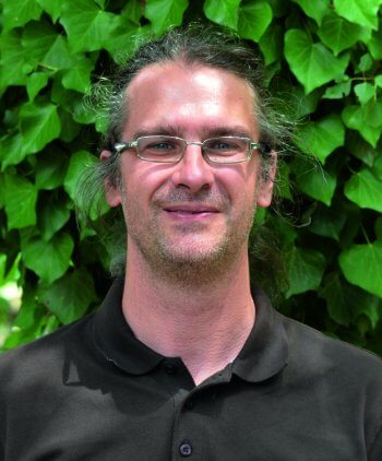 François Grimal. Spécialiste des milieux méditerranéens et des suivis post-incendies à la LPO France et PACA. Quand la flamme passe, les incendies sont-ils un drame pour la nature ? - La Salamandre