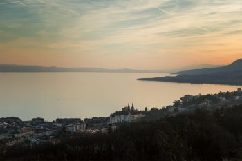 Vue sur Neuchâtel depuis le Rocher de l’Ermitage.