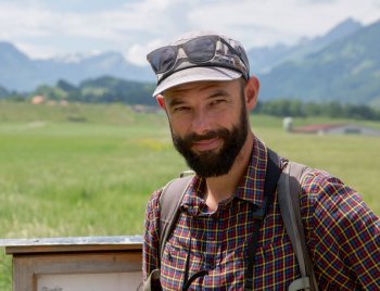 Avec Jérôme Gremaud, biologiste
protecteur du tarier des prés. A la recherche du tarier des près - La Salamandre