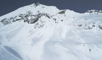 Il faut beaucoup d’expérience pour lire la montagne et savoir reconnaître les zones les plus dangereuses. Il faut beaucoup d’expérience pour lire la montagne et savoir reconnaître les zones les plus dangereuses.