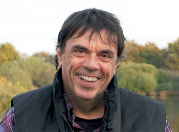 Patrick Luneau
Ecrivain et cinéaste animalier de Brenne, en France. Passionné de cistudes et auteur de nos collections de livres « La Nature en famille » et « Tous dehors !».  Comment la tortue cistude fait-elle pour passer l’hiver même quand l'eau gèle ?