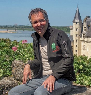 Guillaume Delaunay, botaniste au PNR Loire Anjou Touraine Découvrir la nature du val de Loire, au-delà des châteaux