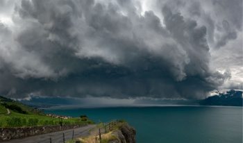Explosion cumuliforme sur le Léman