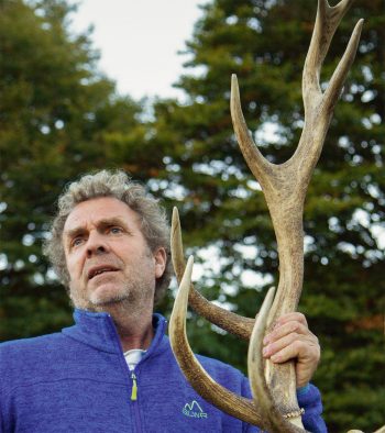 Avec Jean-Marie Ouary, 
de l’association Mille traces A la recherche du cerf élaphe dans le plateau du Vercors