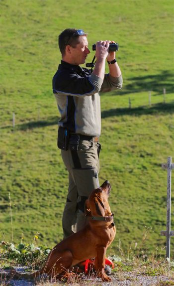 Patrick Romanens et son chien Aïko Récit de balade dans les pas du chamois dans les Préalpes fribourgeoises