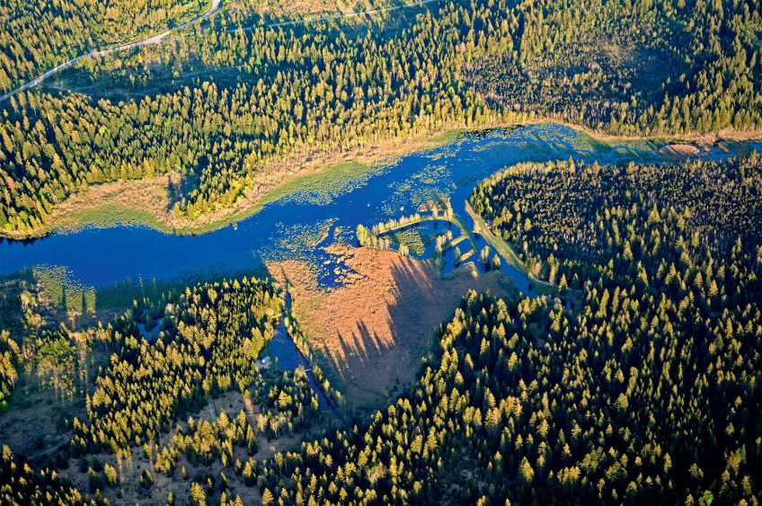 Vue aérienne du lac tourbière de Frasne (Doubs)