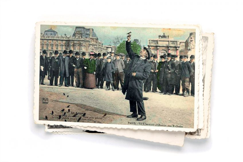 Henri Pol, célèbre charmeur de moineaux du jardin des Tuileries, à Paris, dans les années 1900.