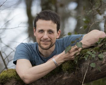 Portrait de julien Perrot, rédacteur en chef de la revue "La Salamandre", au jardin botanique de Neuchâtel, Suisse.
Photo©Olivier Born Portrait de julien Perrot, rédacteur en chef de la revue "La Salamandre", au jardin botanique de Neuchâtel, Suisse.
Photo©Olivier Born