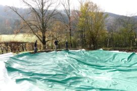 L'étanchéité de l'étang sera garantie par une bâche.  / © Olivier Lovis