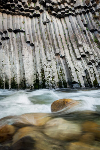 Orgues basaltiques en Ardèche Eau : la photographe Jessica Buczek immortalise les rivières