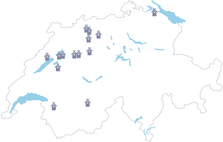 Localisation de quelques opérations de pose de nichoirs réalisées ou planifiées en Suisse pour le choucas des tours. Choucas des tours, quelle est sa situation en Suisse ?