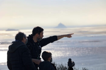 Vue sur le Mont-Saint-Michel depuis les falaises de Carolles.