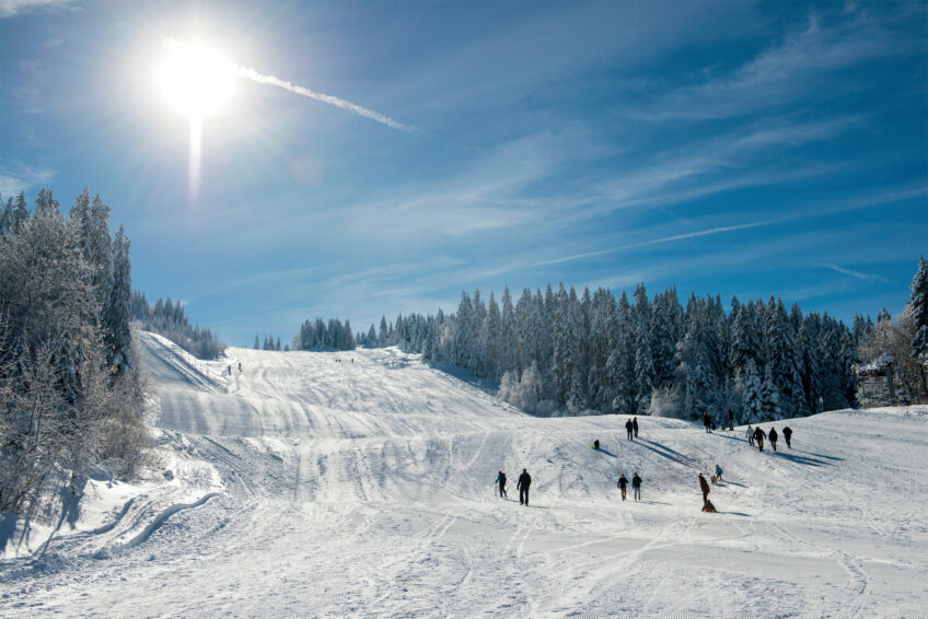 Sports et loisirs hivernaux dans le secteur du Petit Montrond.