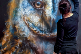 « J’ai peint le rapace dans un magnifique château du Vaucluse. C’est un oiseau un peu hybride entre plusieurs espèces dans les traits du dessin, mais il rend hommage au faucon crécerelle qui niche en ces lieux. » « J’ai peint le rapace dans un magnifique château du Vaucluse. C’est un oiseau un peu hybride entre plusieurs espèces dans les traits du dessin, mais il rend hommage au faucon crécerelle qui niche en ces lieux. » / © Sandrot