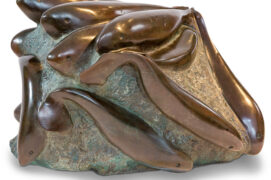 « Ma sculpture originale provient d’un bloc de serpentine de 
La Roche-l’Abeille, en Limousin. »
Ballet aquatique
Bronze, 22 x 30 x 20 cm   « Ma sculpture originale provient d’un bloc de serpentine de 
La Roche-l’Abeille, en Limousin. »
Ballet aquatique
Bronze, 22 x 30 x 20 cm