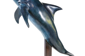 « Cette sculpture m’a été commandée par un circumnavigateur du Vendée Globe : un de ses totems protecteurs pendant la course au large. »
Le grand dauphin 
Bronze, 100 x 90 x 50 cm « Cette sculpture m’a été commandée par un circumnavigateur du Vendée Globe : un de ses totems protecteurs pendant la course au large. »
Le grand dauphin 
Bronze, 100 x 90 x 50 cm