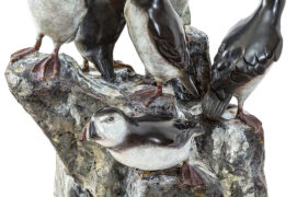 « Quelques couples nichent encore sur les Sept-îles, au large de Perros-Guirec. »
Macareux moines 
Bronze, 60 x 40 x 46 cm  « Quelques couples nichent encore sur les Sept-îles, au large de Perros-Guirec. »
Macareux moines 
Bronze, 60 x 40 x 46 cm